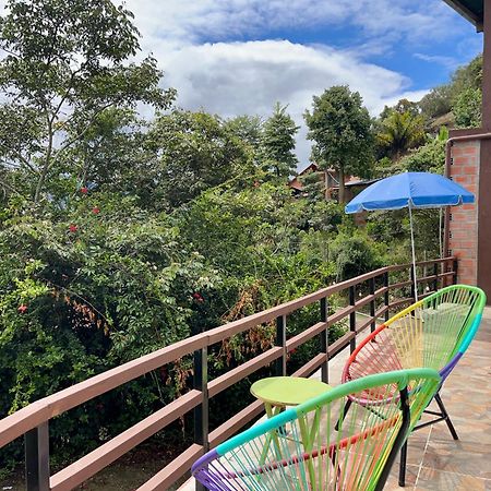 Villa Camila Hostel Coroico Buitenkant foto
