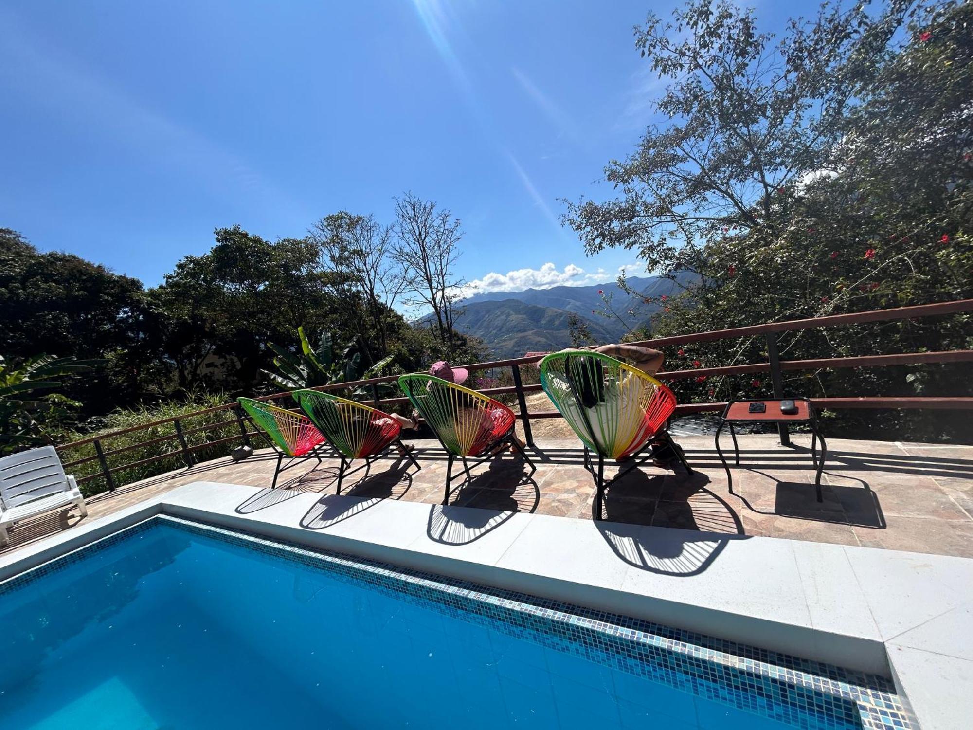 Villa Camila Hostel Coroico Buitenkant foto
