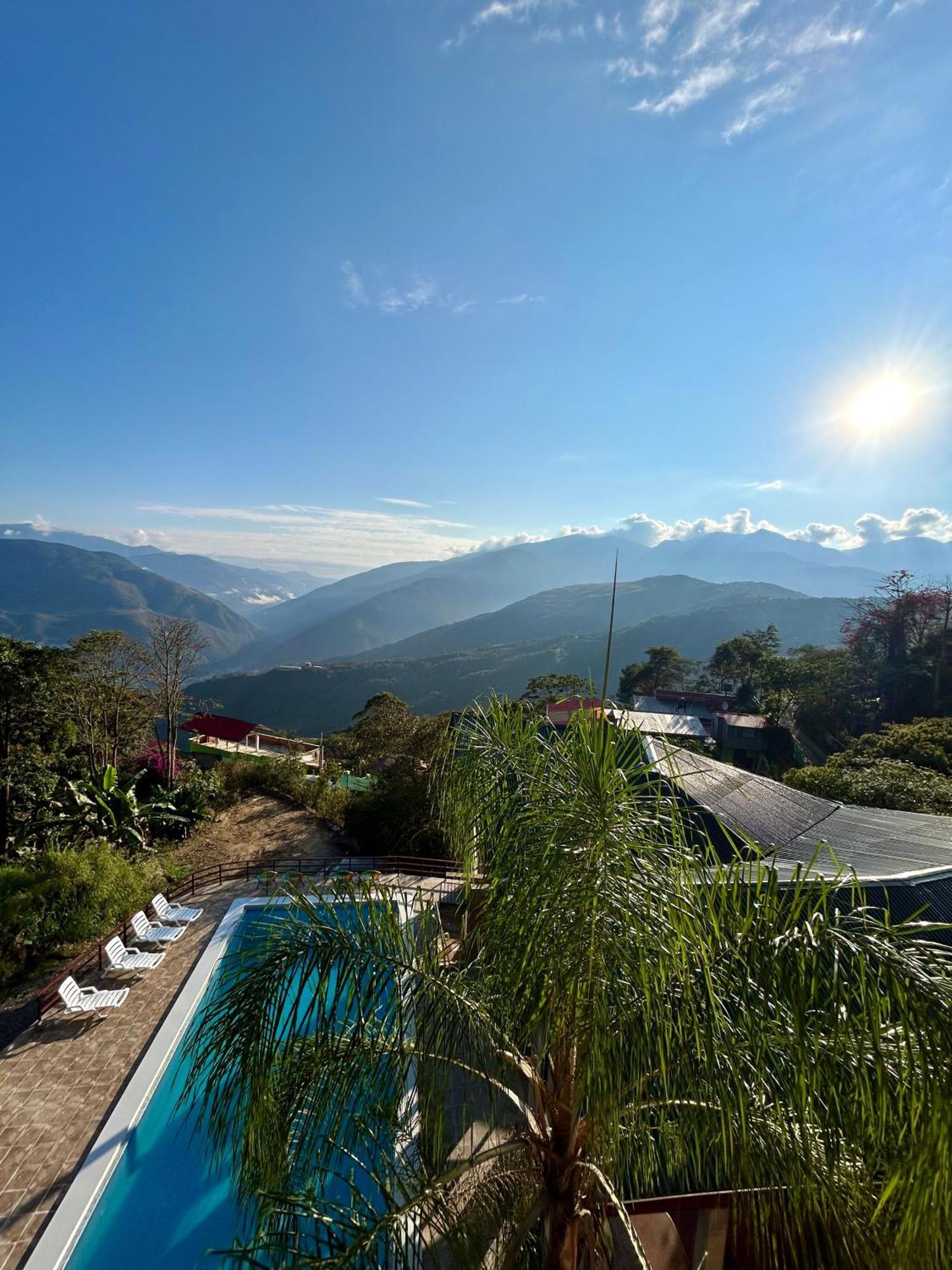 Villa Camila Hostel Coroico Buitenkant foto