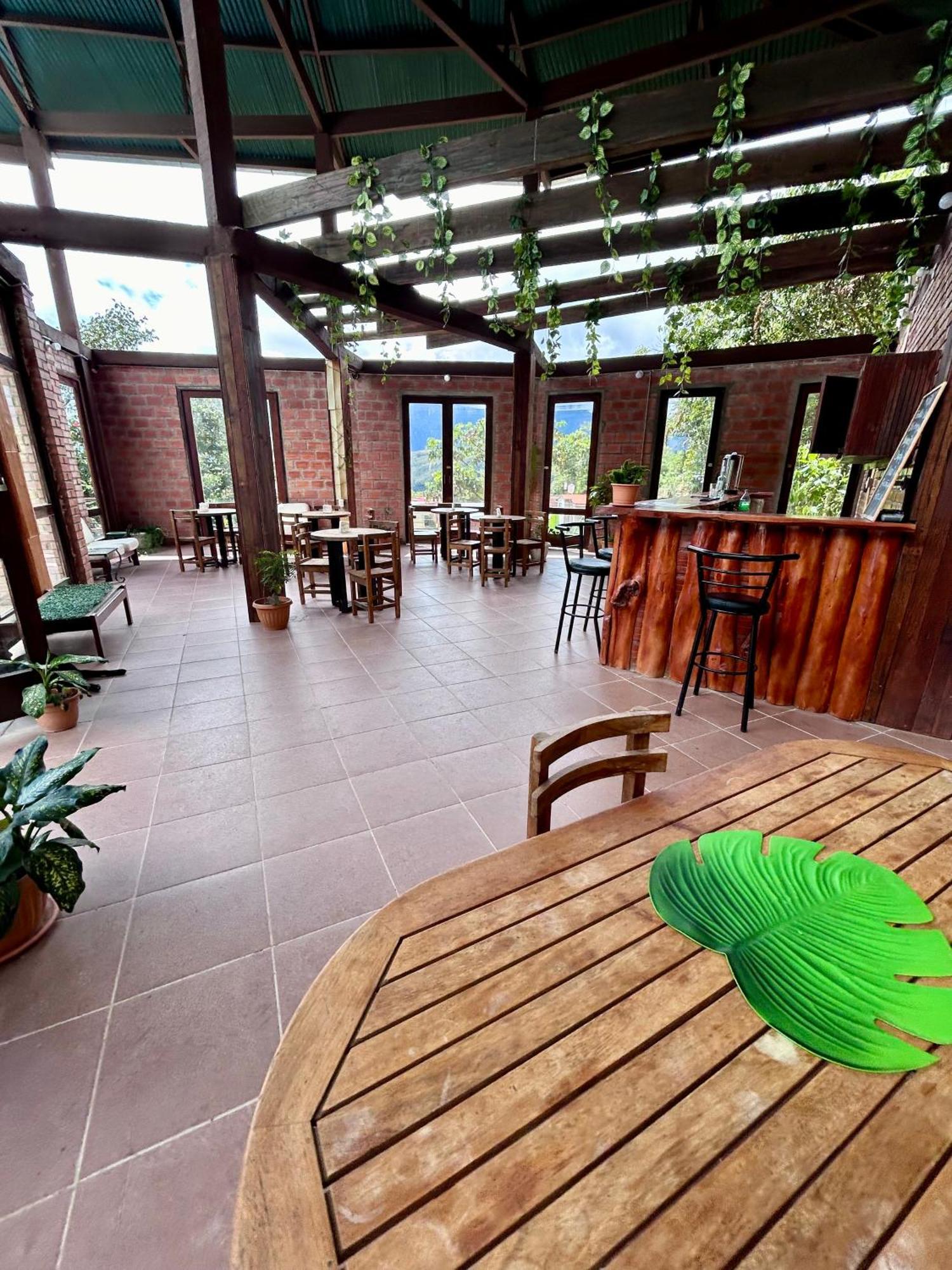 Villa Camila Hostel Coroico Buitenkant foto